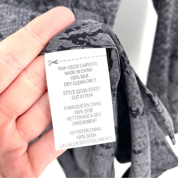 EQUIPMENT FEMME Kate Moss Daddy Python Print 100% Silk Button Down Blouse - Picture 8 of 8